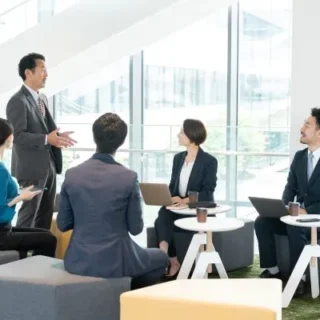 ジョイントベンチャー（JV・合弁事業）による企業間の協業やパートナーシップをイメージする画像