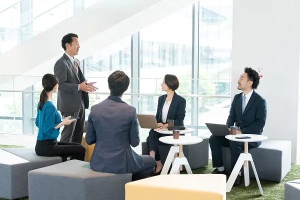 ジョイントベンチャー（JV・合弁事業）による企業間の協業やパートナーシップをイメージする画像